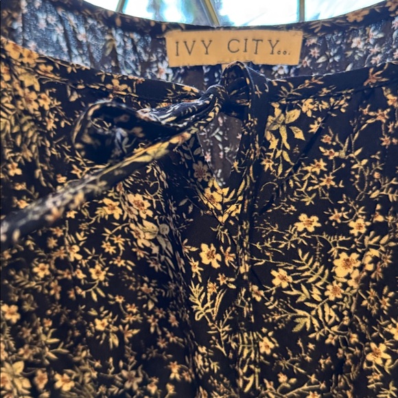 Elegant Black Floral Dress - Picture 3 of 7